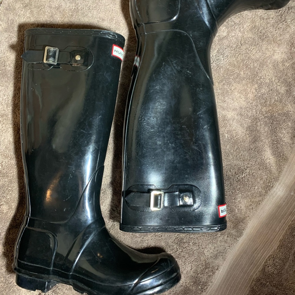 Hunter Jet Black Original Gloss tall rain boots.